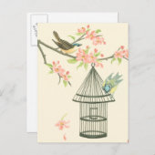 Kleine Vögel, die auf einem Zweig und auf einem Vo Postkarte (Vorne/Hinten)