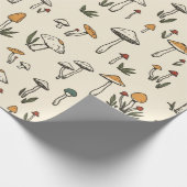 Kleine Wald-Pilze auf beigem Hintergrund Geschenkpapier (Ecke)