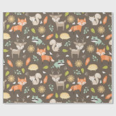 Kleine Waldtiere im braunen Hintergrund Geschenkpapier (Flach)