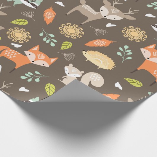 Kleine Waldtiere im braunen Hintergrund Geschenkpapier (Ecke)