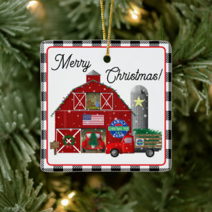Kleine Weihnachtsbaumfarm und Stall im Red Truck Keramikornament
