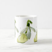 Kleine Weiße auf Schneeglöckchen Kaffeetasse (Mittel)