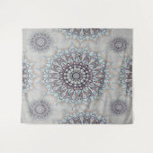 Kleine weiße Blüte fiel auf den ländlichen Wandteppich (Vorderseite (Horizontal))