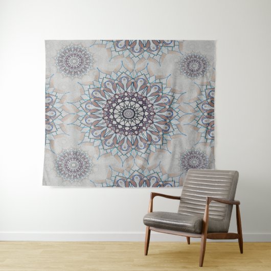 Kleine weiße Blüte fiel auf den ländlichen Wandteppich (Beispiel (Horizontal))