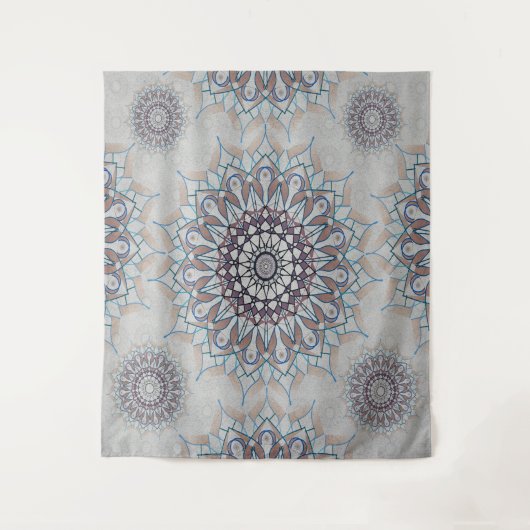 Kleine weiße Blüte fiel auf den ländlichen Wandteppich (Vorderseite)