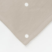 Kleine weiße Tupfen auf kühlem Beige oder Greige Fleecedecke (Ecke)