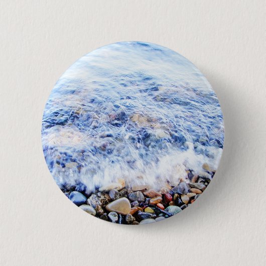 Kleine Welle und farbenfrohe Steine Button (Vorderseite)