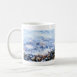 Kleine Welle und farbenfrohe Steine Kaffeetasse