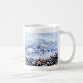Kleine Welle und farbenfrohe Steine Kaffeetasse