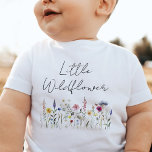 Kleine Wildblume Baby T-shirt<br><div class="desc">Niedlicher Baby-T - Shirt mit der Phrase "Little Wildblume" in einem handgeschriebenen schwarzen Skript mit einer skurrilen Auswahl an Wildblumen in schönen Farbtönen Rosa,  Gelb,  lila,  Blau und Grün. Dieser Wildblume Baby T - Shirt ist perfekt für Frühjahr und Sommer.</div>