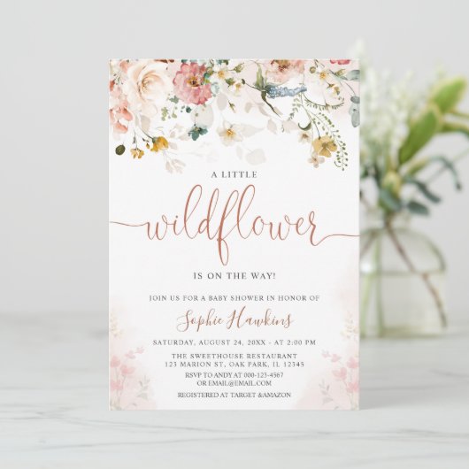 Kleine Wildblume ist auf dem Weg zur Babydusche Einladung (Stehend Vorderseite)