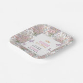 Kleine Wildblume ist in Blütendusche Pappteller (Gewinkelt)