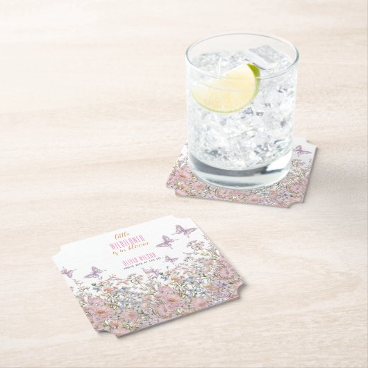 Kleine Wildblume ist in Blütendusche Untersetzer (Vor Ort)