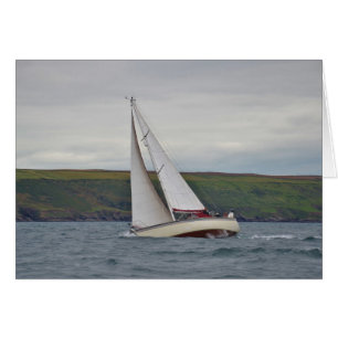 Kleine Yacht hart segeln