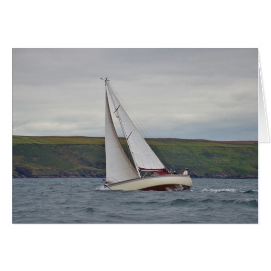 Kleine Yacht hart segeln (Vorderseite (Horizontal))