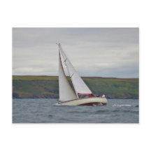 Kleine Yacht hart segeln