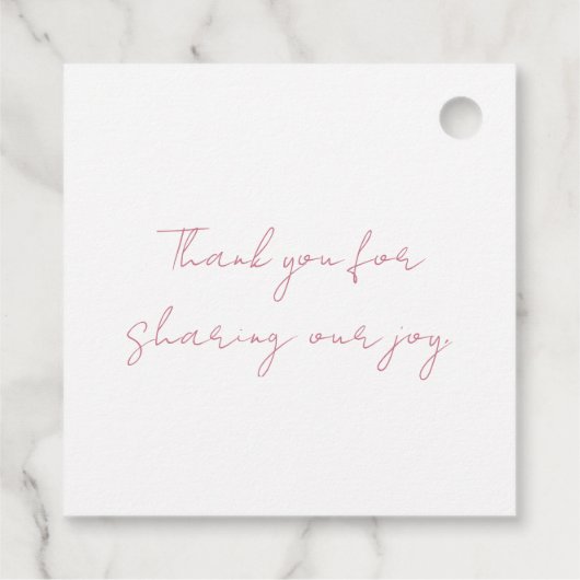 Kleine Zehen. Big Joy. Es ist ein Mädchen. Geschenkanhänger (Rückseite)