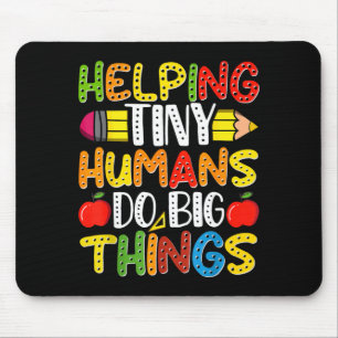 Kleinen Menschen dabei helfen, große Dinge zu tun Mousepad