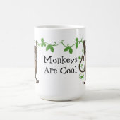 Kleiner Affe auf den Weinbergen Kaffeetasse (Mittel)