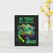 Kleiner alter Drache, 65. Geburtstagskarte Karte (Gelbe Blume)