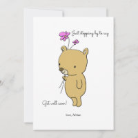 Kleiner Bär mit Blume bekommt gute Karte