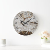 Kleiner Baum im Spätherbst von Egon Schiele Große Wanduhr (Zuhause)