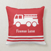 Kleiner Boy Fire LKW mit dem Namen Rot und Weiß