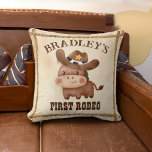 Kleiner Cowboy niedliches Kinderpferd erste Runde Kissen<br><div class="desc">Kleiner Cowboy niedliches Kinderpferd in einem Hut erste Rodeo Geburtstagsparty personalisiert Kissen,  erste Rodeo Geburtstagsparty Ideen. Rustikaler Vintager Western Wildwest Stil.</div>