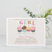 Kleiner Cupcake Es ist ein Girl Baby Sprinkle oder Einladung (Stehend Vorderseite)