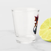 Kleiner Drache, große Energie – Die Ember Clocklin Schnapsglas (Links)