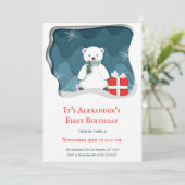 Kleiner Eisbär mit Roter Gegenwart erster Geburtst Einladung (Stehend Vorderseite)