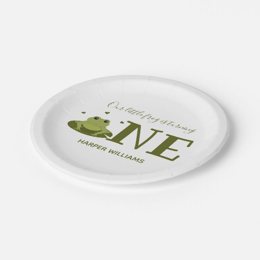 Kleiner Frosch macht ein Süße Tier zum ersten Gebu Pappteller (Schrägansicht)