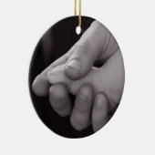 Kleiner Fuß in Großhand Ornament (Rechts)