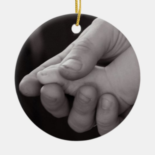 Kleiner Fuß in Großhand Ornament (Vorne)