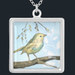 Kleiner Gelbbvogel auf einem Zweig nach oben Versilberte Kette<br><div class="desc">Dieses Bild ist perfekt für Ihre Vogelsammlung. Der kleine gelbe Vogel und der blaue pastellfarbene Hintergrund dieses Bildes sind einfach,  aber beruhigend und können leicht zu jedem Zazzle-Produkt hinzugefügt werden. Wählen Sie dieses Bild heute aus.</div>
