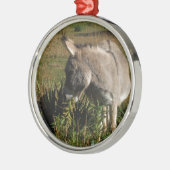 Kleiner grauer Esel mit Wildblumen Silbernes Ornament (Links)