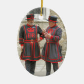 Kleiner Grundbesitzer Warders oder Beefeaters im Keramik Ornament (Vorne)