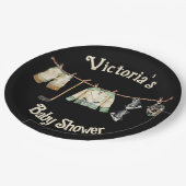 Kleiner Hockey Player Baby Dusche Clothesline Puck Pappteller (Schrägansicht)