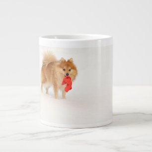 Kleiner Hund mit Sankt Hut und weißem Schnee Jumbo-Tasse
