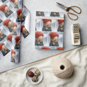 Kleiner Junge atmet ein frostiges Herz aus Geschenkpapier