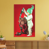 Kleiner Junge, der einen Hund schmückt Leinwanddruck (Insitu (Wohnzimmer))