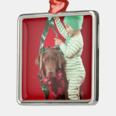 Kleiner Junge, der einen Hund verziert Silbernes Ornament (Links)