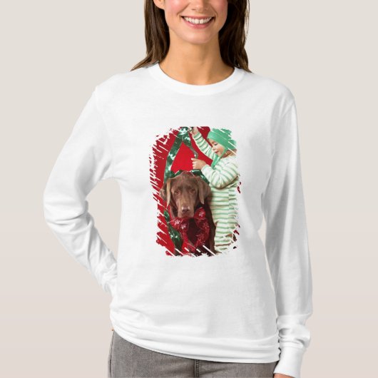 Kleiner Junge, der einen Hund verziert T-Shirt (Vorderseite)