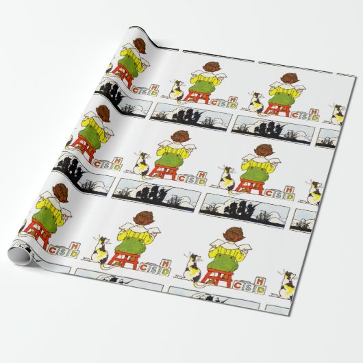 Kleiner Junge liest Geschenkpapier (Ungerollt)