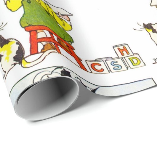 Kleiner Junge liest Geschenkpapier (Rolleneckpunkt)