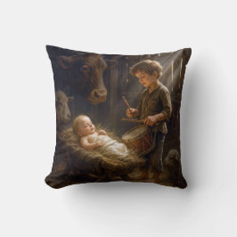 Kleiner Junge spielt sein Trommelchen für Baby in  Kissen