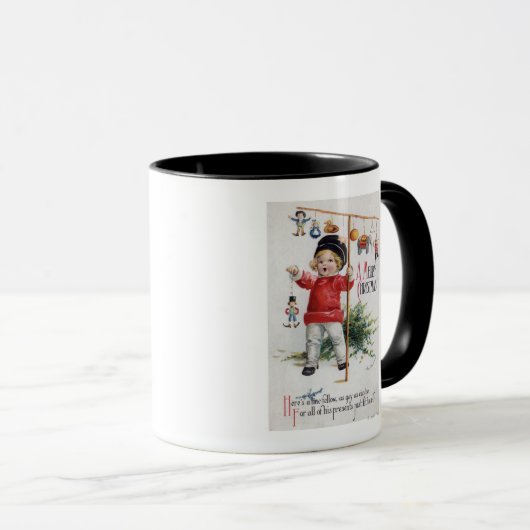 Kleiner Junge zeigt seine Geschenke Tasse (VorderseiteRechts)