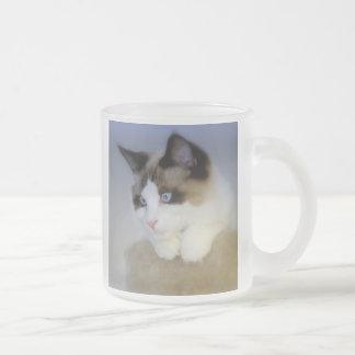 Kleiner Jungen-blaue mattierte Tasse