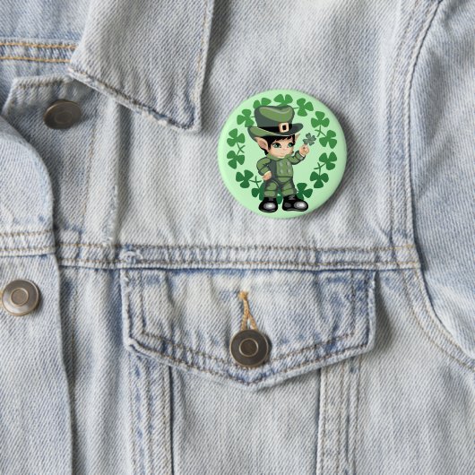 Kleiner Kobold mit Kleeblättern Button (Beispiel)