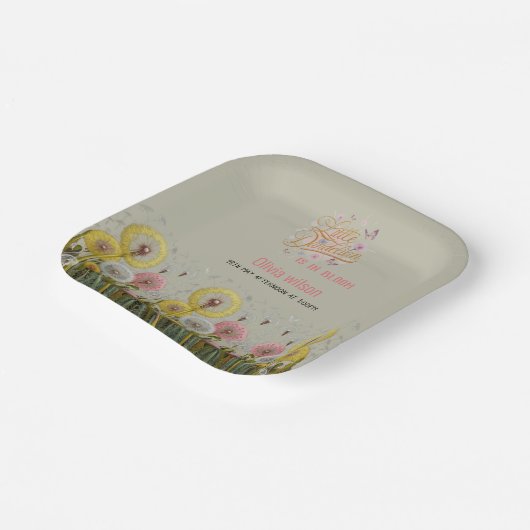 Kleiner Kronleuchter ist in Blütendusche Pappteller (Gewinkelt)